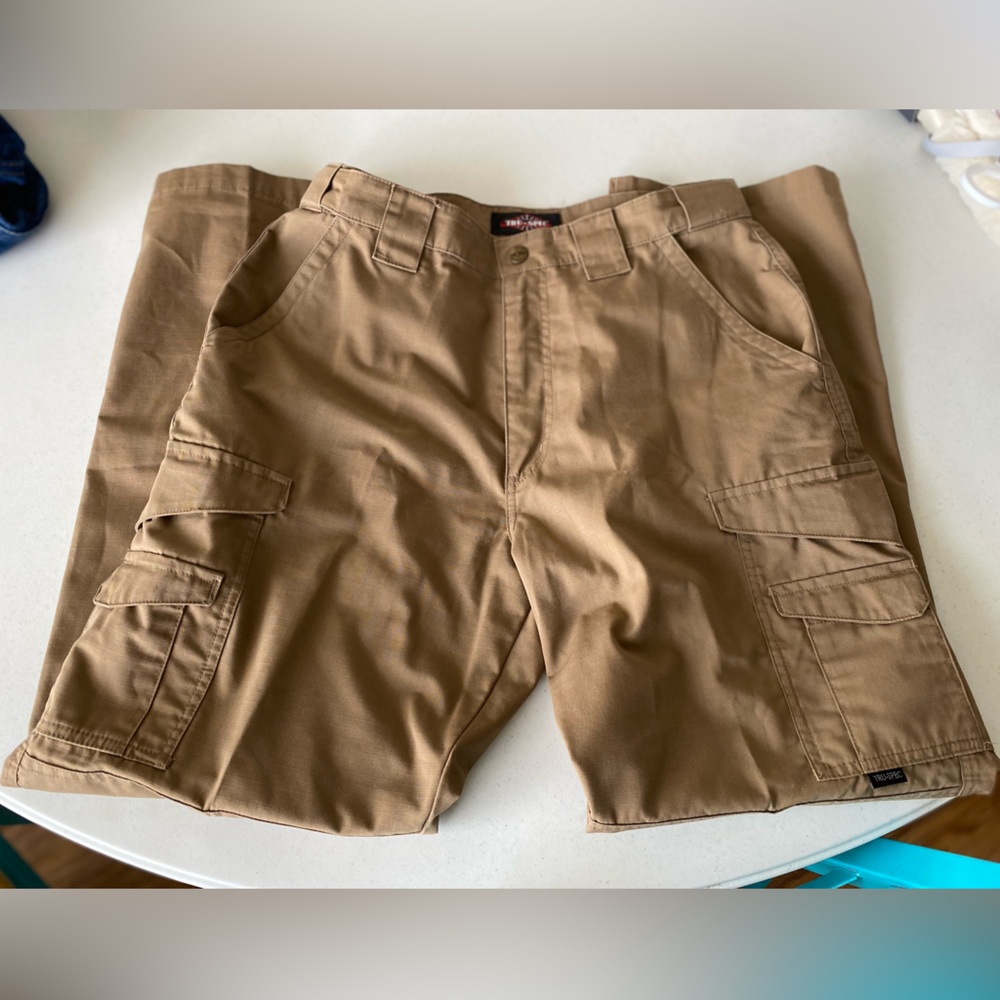 Tru-Spec Men’s tan work pants. Size 32